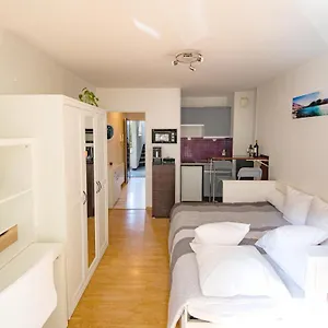 Appartement Gare Centre-ville Studio Calmosy Accès Jardin, Grenoble